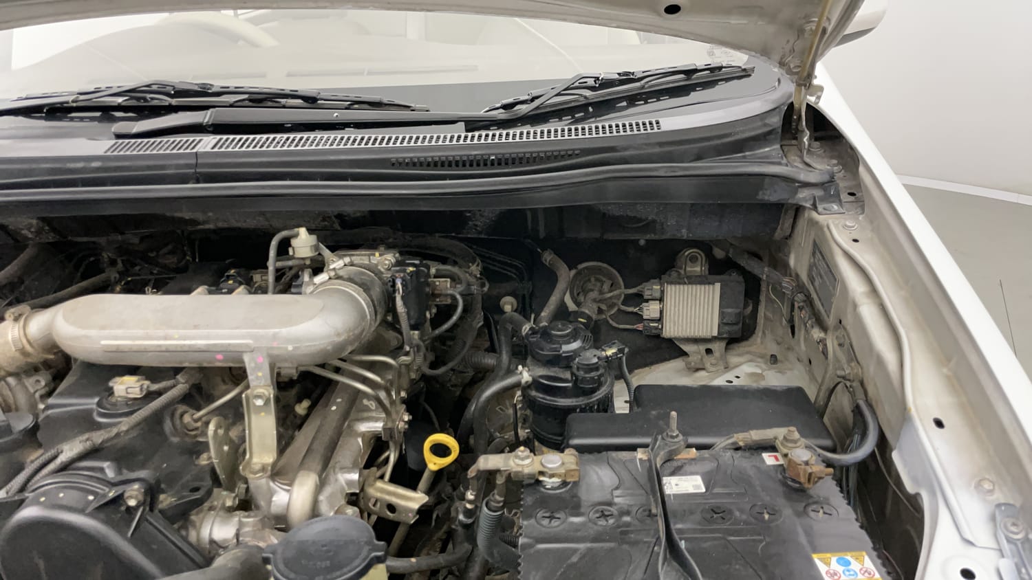 New Toyota Innova engine ENGINE LEFT SIDE HINGE & APRON VIEW