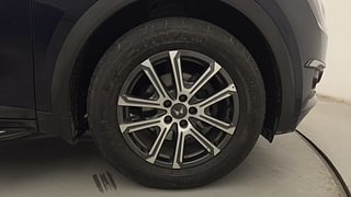 Used 2021 Mahindra XUV700 AX 7 Petrol AT Luxury Pack 7 STR Petrol Automatic tyres RIGHT FRONT TYRE RIM VIEW