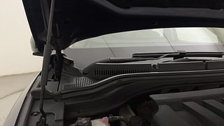 Used 2021 Mahindra XUV700 AX 7 Petrol AT Luxury Pack 7 STR Petrol Automatic engine ENGINE RIGHT SIDE HINGE & APRON VIEW