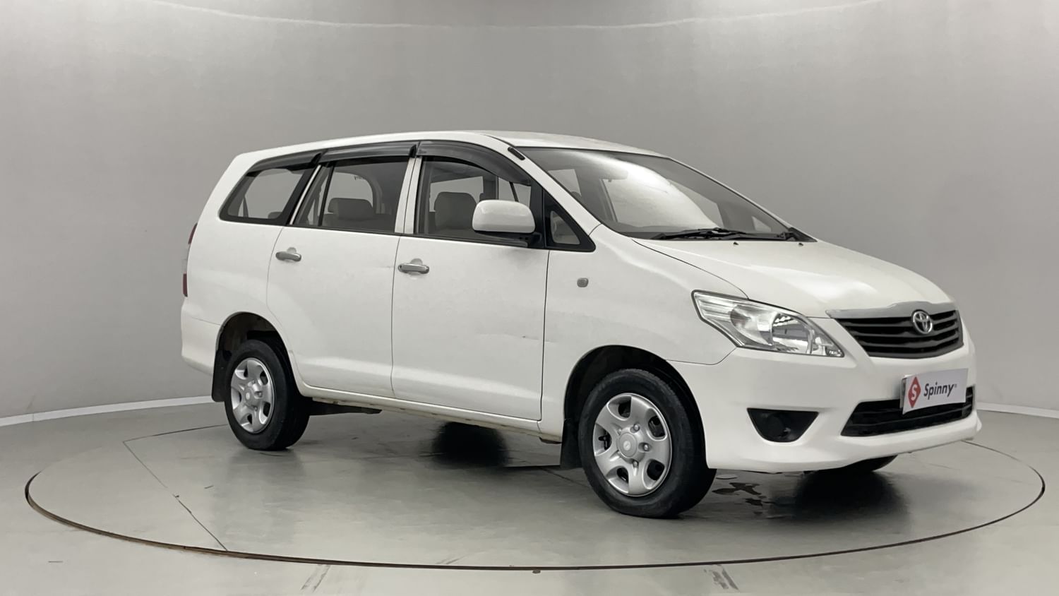 New Toyota Innova exterior RIGHT FRONT CORNER VIEW