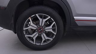 Used 2020 Kia Seltos GTX Plus DCT Petrol Automatic tyres RIGHT REAR TYRE RIM VIEW