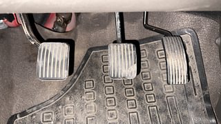 Used 2013 Hyundai i10 [2010-2016] Magna 1.2 Petrol Petrol Manual interior PEDALS VIEW