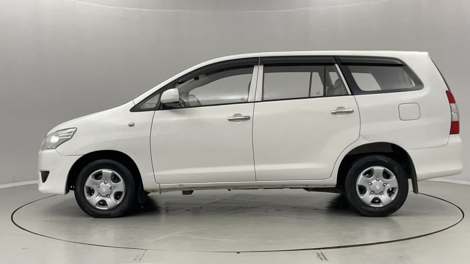New Toyota Innova exterior LEFT SIDE VIEW