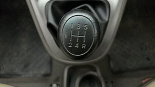 Used 2013 Hyundai i10 [2010-2016] Magna 1.2 Petrol Petrol Manual interior GEAR  KNOB VIEW