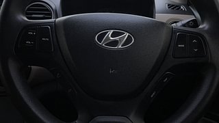 Used 2015 Hyundai Xcent S 1.1 CRDi (O) Diesel Manual top_features Steering mounted controls