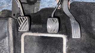 Used 2018 Maruti Suzuki Vitara Brezza [2016-2020] ZDi Diesel Manual interior PEDALS VIEW