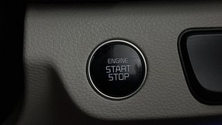 Used 2020 Kia Seltos HTX IVT G Petrol Automatic top_features Keyless start