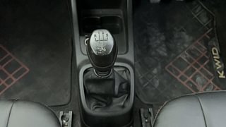 Used 2018 Renault Kwid [2017-2019] RXT 1.0 SCE Special Petrol Manual interior GEAR  KNOB VIEW
