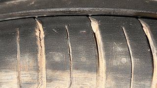 Used 2022 Hyundai New i20 Asta (O) 1.2 MT Petrol Manual tyres RIGHT FRONT TYRE TREAD VIEW