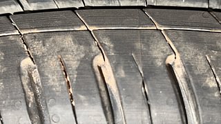 Used 2022 Hyundai New i20 Asta (O) 1.2 MT Petrol Manual tyres RIGHT REAR TYRE TREAD VIEW