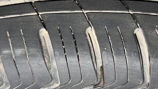 Used 2022 Hyundai New i20 Asta (O) 1.2 MT Petrol Manual tyres LEFT FRONT TYRE TREAD VIEW
