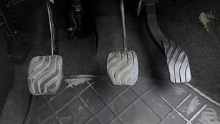 Used 2018 Renault Kwid [2017-2019] RXT 1.0 SCE Special Petrol Manual interior PEDALS VIEW