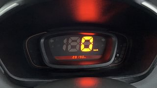 Used 2018 Renault Kwid [2017-2019] RXT 1.0 SCE Special Petrol Manual interior CLUSTERMETER VIEW