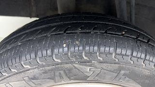 Used 2018 Renault Kwid [2017-2019] RXT 1.0 SCE Special Petrol Manual tyres RIGHT REAR TYRE TREAD VIEW