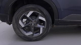 Used 2020 Hyundai Venue SX 1.4 (O) CRDi Diesel Manual tyres RIGHT REAR TYRE RIM VIEW