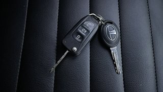 Used 2018 Tata Tiago [2016-2020] Revotron XZ Petrol Manual extra CAR KEY VIEW