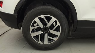Used 2022 Tata Harrier XZ Plus Dual Tone Diesel Manual tyres RIGHT REAR TYRE RIM VIEW