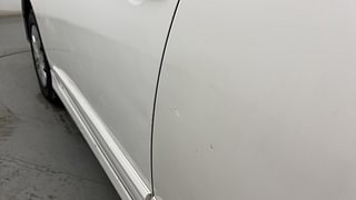 Used 2016 Toyota Innova [2013-2016] 2.5 G 7 STR Diesel Manual dents MINOR SCRATCH