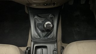 Used 2016 Toyota Innova [2013-2016] 2.5 G 7 STR Diesel Manual interior GEAR  KNOB VIEW