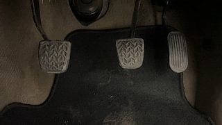 Used 2016 Toyota Innova [2013-2016] 2.5 G 7 STR Diesel Manual interior PEDALS VIEW