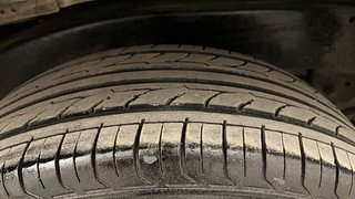 Used 2016 Toyota Innova [2013-2016] 2.5 G 7 STR Diesel Manual tyres RIGHT REAR TYRE TREAD VIEW