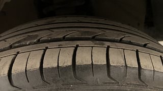Used 2016 Toyota Innova [2013-2016] 2.5 G 7 STR Diesel Manual tyres RIGHT FRONT TYRE TREAD VIEW