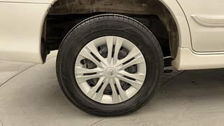 Used 2016 Toyota Innova [2013-2016] 2.5 G 7 STR Diesel Manual tyres RIGHT REAR TYRE RIM VIEW