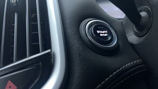 Used 2020 MG Motors Hector 2.0 Sharp Dual Tone Diesel Manual top_features Keyless start