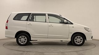 Used 2016 Toyota Innova [2013-2016] 2.5 G 7 STR Diesel Manual exterior RIGHT SIDE VIEW