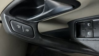 Used 2012 Volkswagen Polo Trendline 1.2L (P) Petrol Manual top_features Central locking