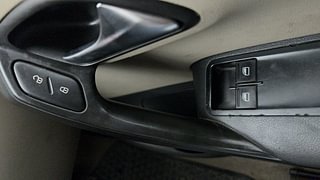 Used 2012 Volkswagen Polo Trendline 1.2L (P) Petrol Manual top_features Power windows