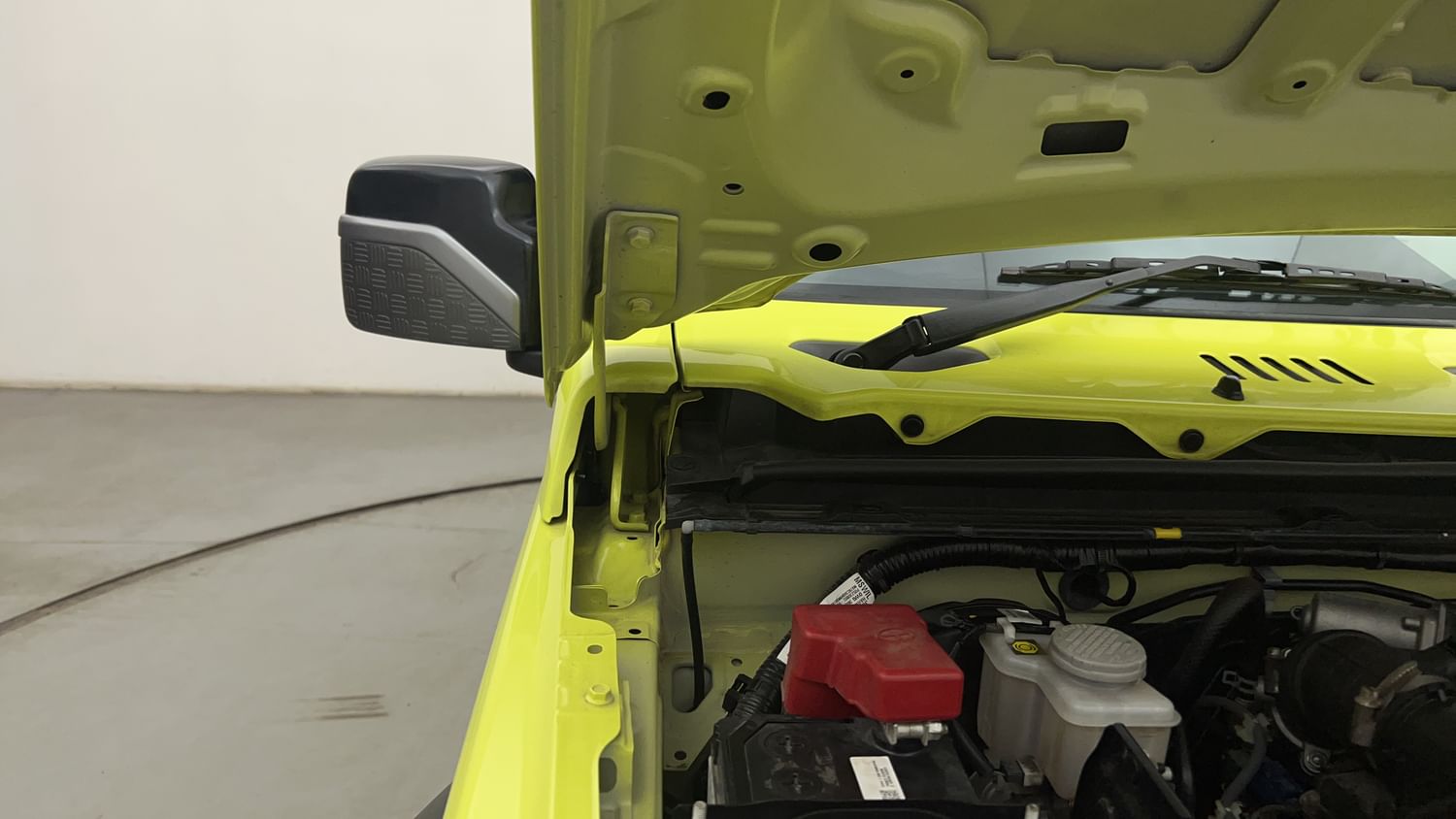 New Maruti Suzuki Jimny engine ENGINE RIGHT SIDE HINGE & APRON VIEW