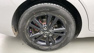 Used 2017 Hyundai Elantra [2016-2022] 2.0 SX(O) AT Petrol Automatic tyres RIGHT REAR TYRE RIM VIEW