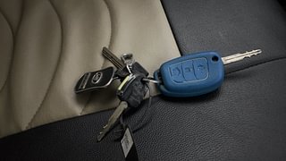 Used 2019 Hyundai Xcent [2017-2019] SX  Petrol+CNG (Outside Fitted) Petrol+cng Manual extra CAR KEY VIEW