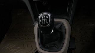 Used 2019 Hyundai Xcent [2017-2019] SX  Petrol+CNG (Outside Fitted) Petrol+cng Manual interior GEAR  KNOB VIEW