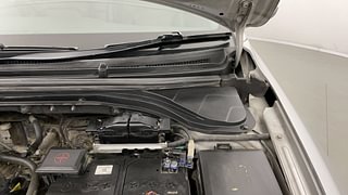 Used 2017 Hyundai Elantra [2016-2022] 2.0 SX(O) AT Petrol Automatic engine ENGINE LEFT SIDE HINGE & APRON VIEW