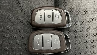 Used 2017 Hyundai Elantra [2016-2022] 2.0 SX(O) AT Petrol Automatic extra CAR KEY VIEW