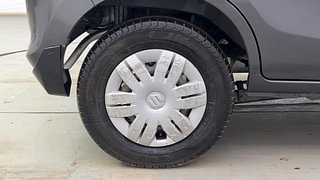 Used 2014 Maruti Suzuki Alto 800 Lxi Petrol Manual tyres RIGHT REAR TYRE RIM VIEW