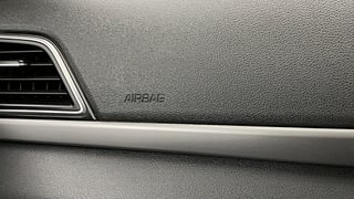 Used 2017 Hyundai Elantra [2016-2022] 2.0 SX(O) AT Petrol Automatic top_features Airbags