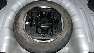 Used 2017 Hyundai Elantra [2016-2022] 2.0 SX(O) AT Petrol Automatic tyres SPARE TYRE VIEW