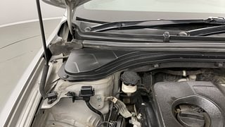 Used 2017 Hyundai Elantra [2016-2022] 2.0 SX(O) AT Petrol Automatic engine ENGINE RIGHT SIDE HINGE & APRON VIEW