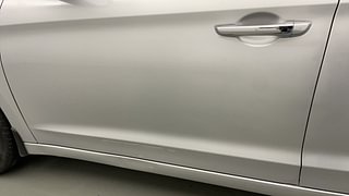 Used 2017 Hyundai Elantra [2016-2022] 2.0 SX(O) AT Petrol Automatic dents MINOR SCRATCH