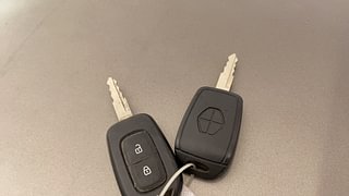 Used 2016 Renault Kwid [2017-2019] RXT 1.0 SCE Special Petrol Manual extra CAR KEY VIEW