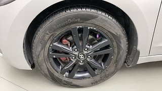 Used 2017 Hyundai Elantra [2016-2022] 2.0 SX(O) AT Petrol Automatic tyres LEFT FRONT TYRE RIM VIEW