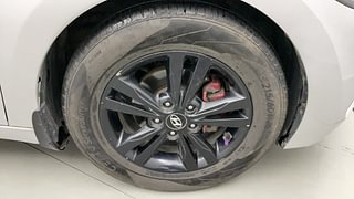 Used 2017 Hyundai Elantra [2016-2022] 2.0 SX(O) AT Petrol Automatic tyres RIGHT FRONT TYRE RIM VIEW