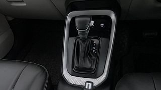 Used 2022 Kia Sonet HTX 1.0 DCT Petrol Automatic interior GEAR  KNOB VIEW