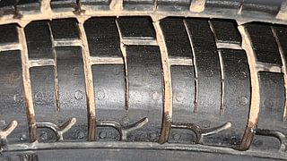 Used 2016 Renault Kwid RXT Petrol Manual tyres RIGHT FRONT TYRE TREAD VIEW