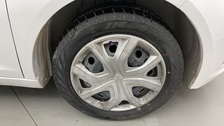 Used 2023 Tata Altroz XT 1.2 Petrol Manual tyres RIGHT FRONT TYRE RIM VIEW