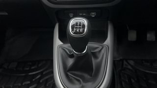 Used 2024 Hyundai Exter SX 1.2 CNG MT Petrol+cng Manual interior GEAR  KNOB VIEW