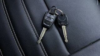 Used 2015 Hyundai Eon Magna + (O) 1.0 Petrol Manual extra CAR KEY VIEW